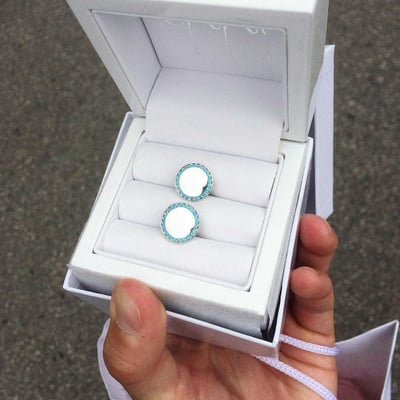 Strieborné manžetové gombíky s modrými diamantmi