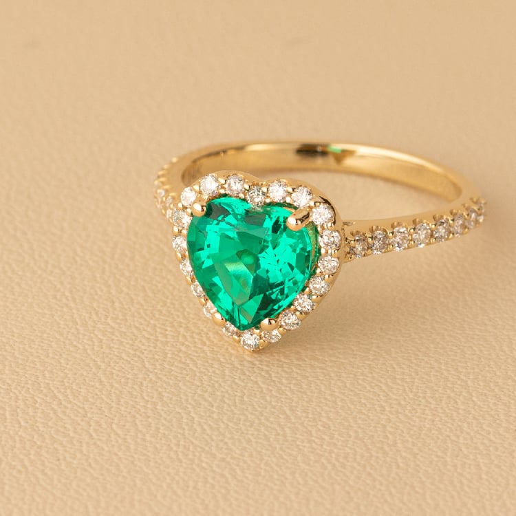 Zlatý halo prsteň s lab-grown smaragdom v tvare srdca a diamantmi Roger 136556