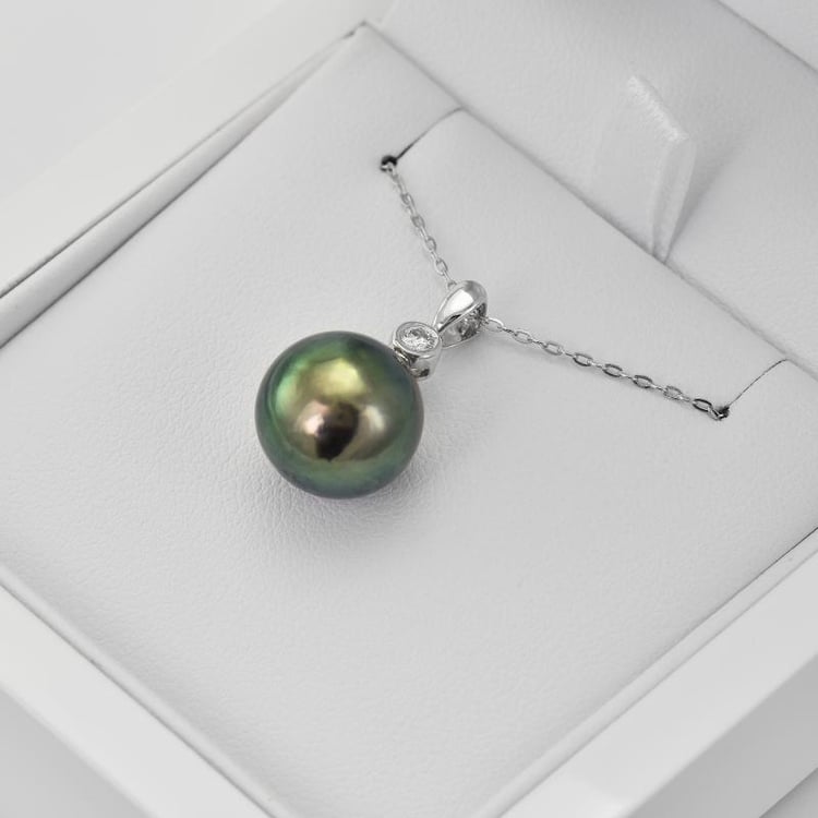 Perlový prívesok s diamantom 7863