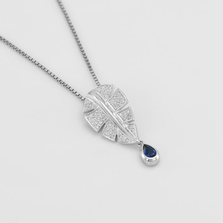 Strieborný prívesok so zafírom a zirkónmi 50042