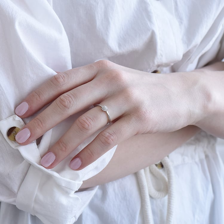 Elegantný prsteň s diamantmi 96004