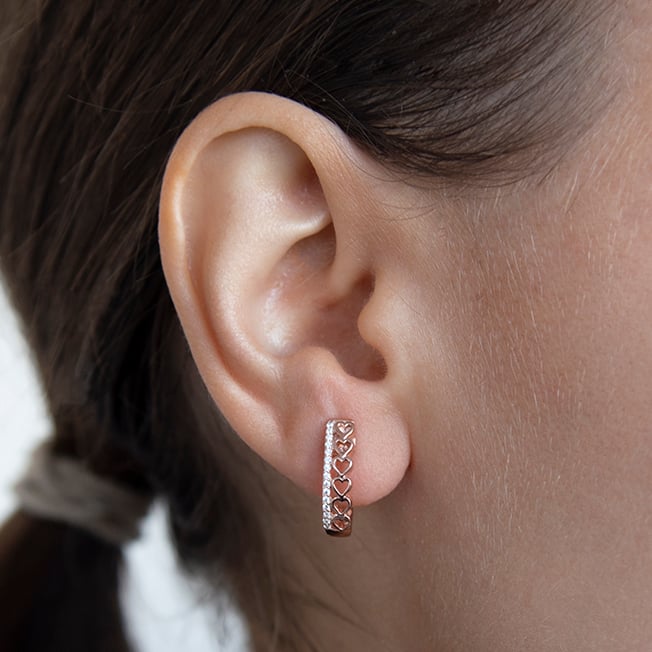 Srdcové kruhové náušnice s diamantmi Luba 110826