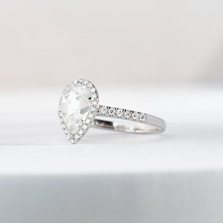 Zlatý diamantový prsteň s pear moissanitom Zusie 150110