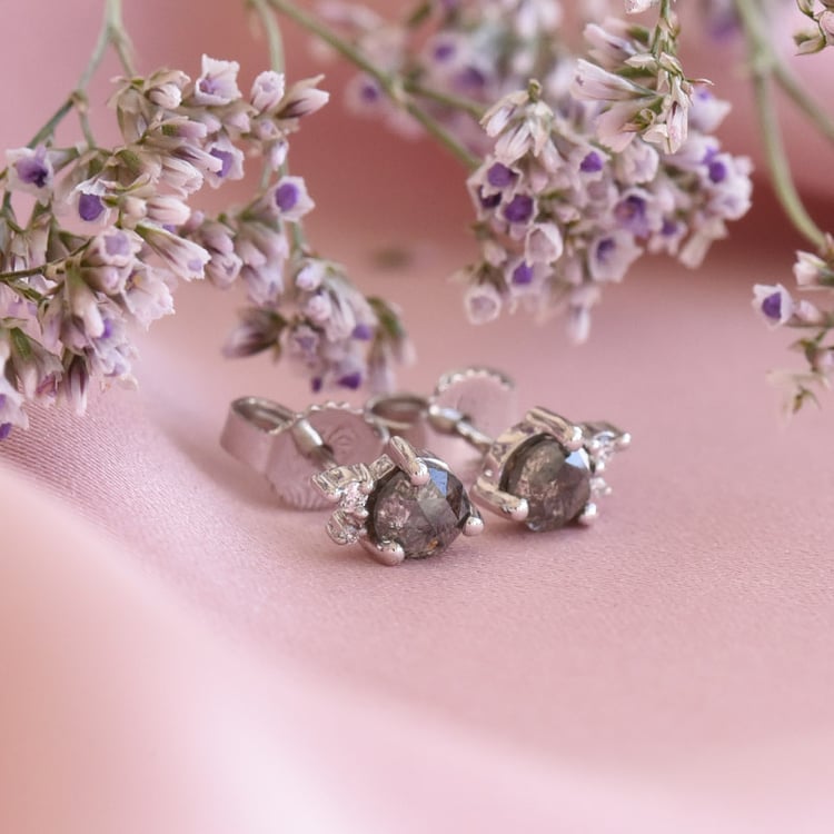 Zlaté cluster náušnice so salt and pepper diamantom 78908