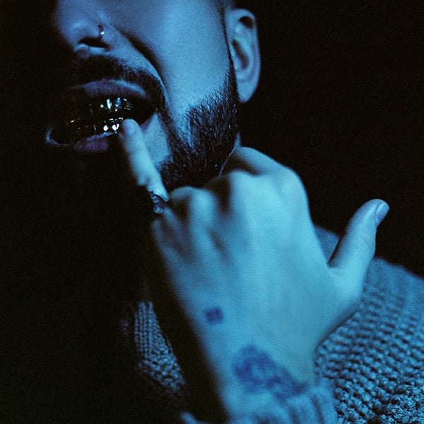 AMCO so svojimi zlatými grillz