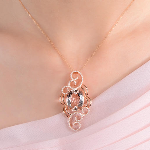 Zlatý náhrdelník s morganitom Lareg 10079