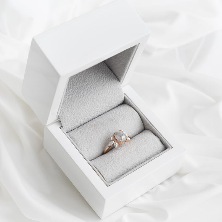 Prsteň se salt and pepper diamantom a moissanitmi 91174