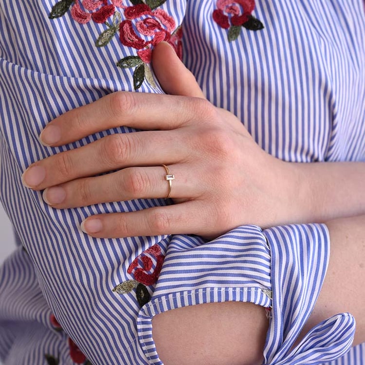 Minimalistický prsteň s baguette moissanitom Kelila 112010