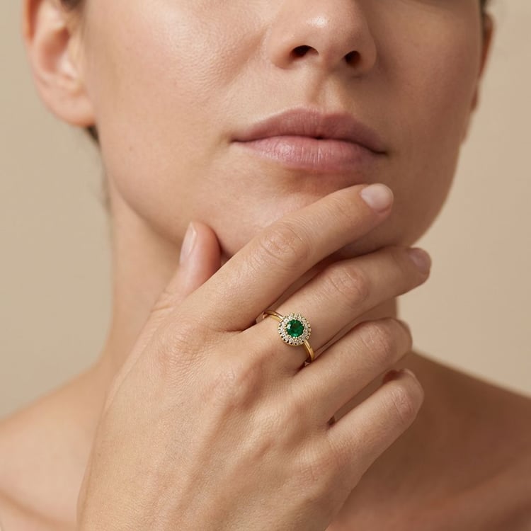 Rozvodový zlatý halo prsteň so smaragdom obklopeným diamantmi Eliot 165561