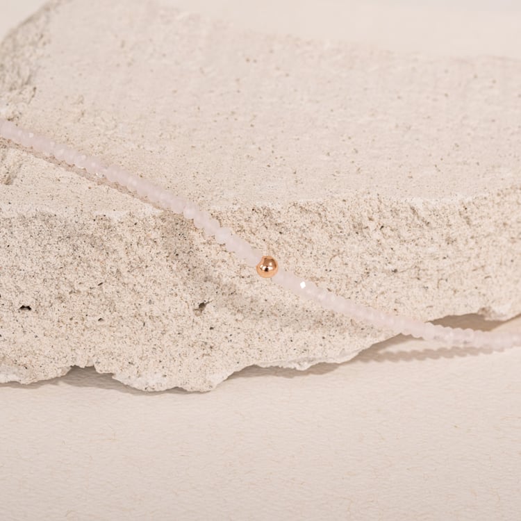 Strieborný náhrdelník s ruženinovými korálkami Regan 104477