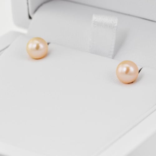 Náušnice s 6 - 6.5 mm broskyňovými perlami Carah