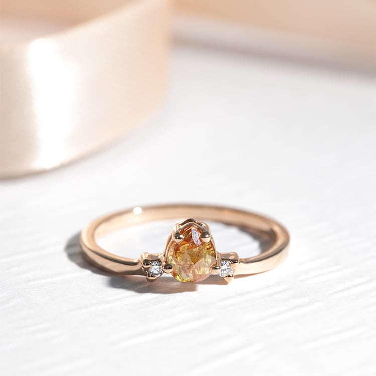 Unikátny prsteň so salt and pepper diamantom a lab-grown diamantmi Gail 124225