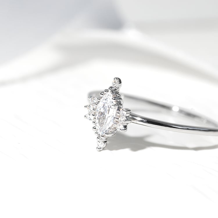 Zásnubný prsteň s marquise diamantom Midia 126397