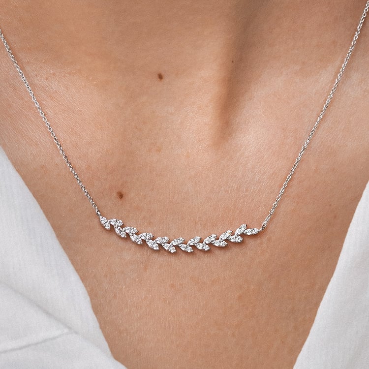 Diamantový náhrdelník v tvare lístočkov Moses 153771