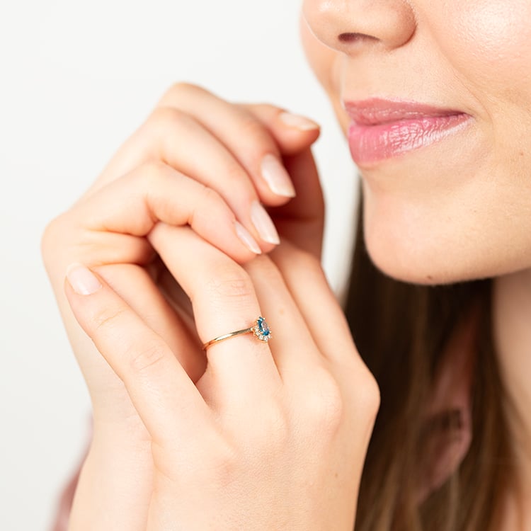 Zásnubný prsteň s 0.30ct IGI certifikovaným modrým lab-grown diamantom Aiza 147062