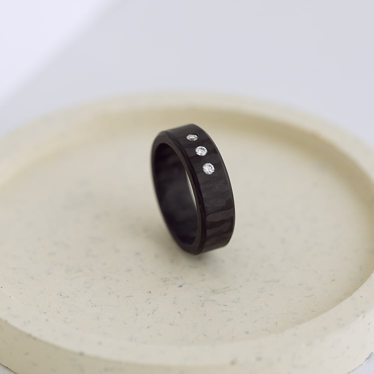 Ploché karbónové svadobné obrúčky s diamantmi Mamie 124594