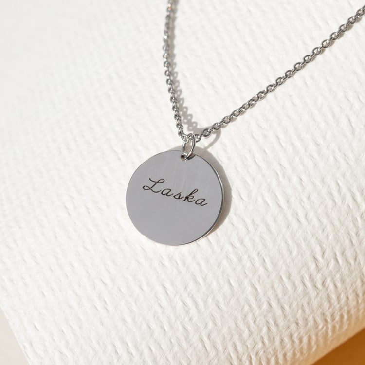 Strieborný prívesok s labkami a gravírom Charly 123107