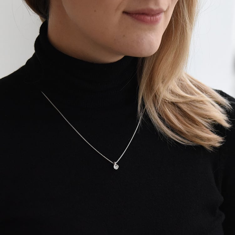 Platinový náhrdelník s diamantom 72939