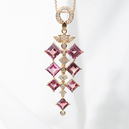 Prívesok plný turmalínov a diamantov Tiara