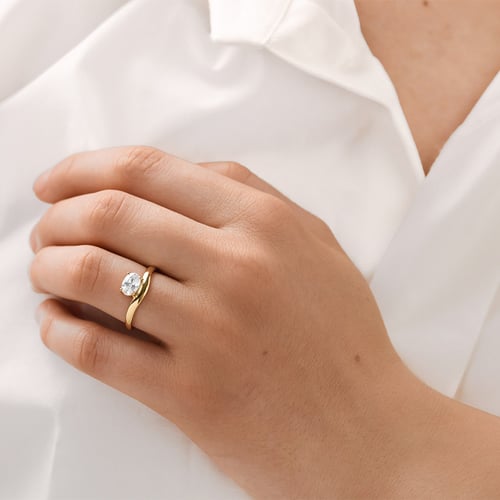 Atypický zásnubný prsteň s 0.5ct IGI certifikovaným oval diamantom Adina