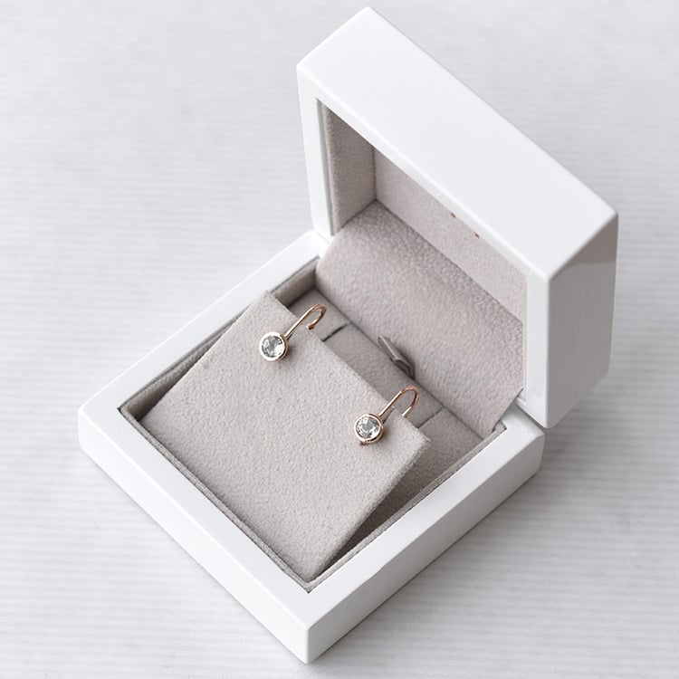 Náušnice s bielymi topásmi 72927