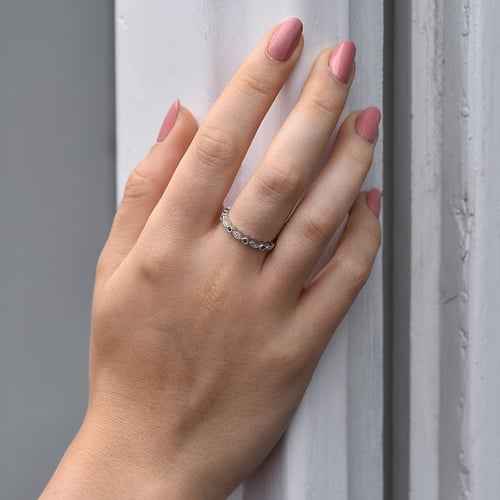 Zlatá eternity obrúčka so smaragdmi a diamantmi a plochý prsteň Harieta