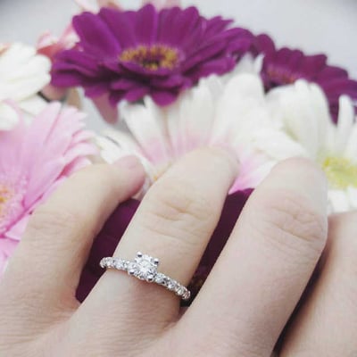 Zásnubný prsteň s diamantmi