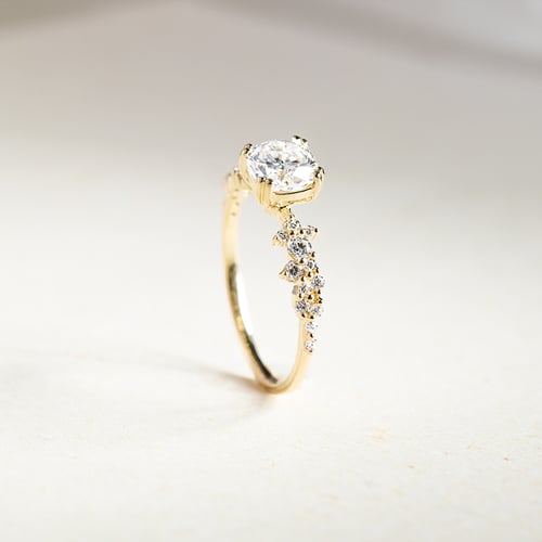 Romantický zásnubný prsteň s diamantmi Tora
