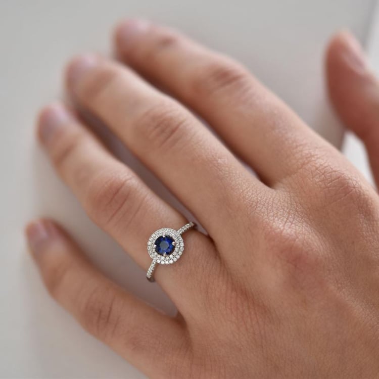 Prsteň s modrým zafírom 7648