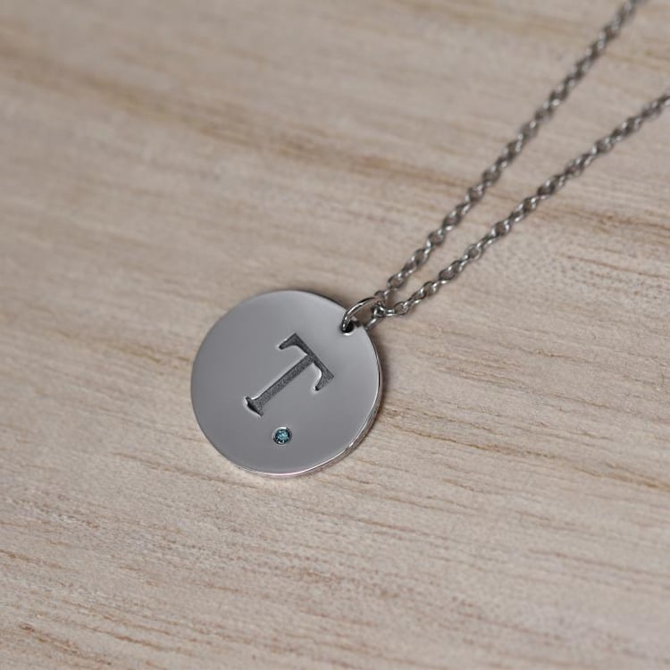 Prívesok s diamantom a gravírom písmena 70419