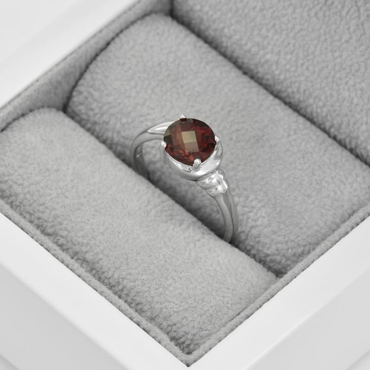 Elegantný strieborný prsteň s granátom 45405