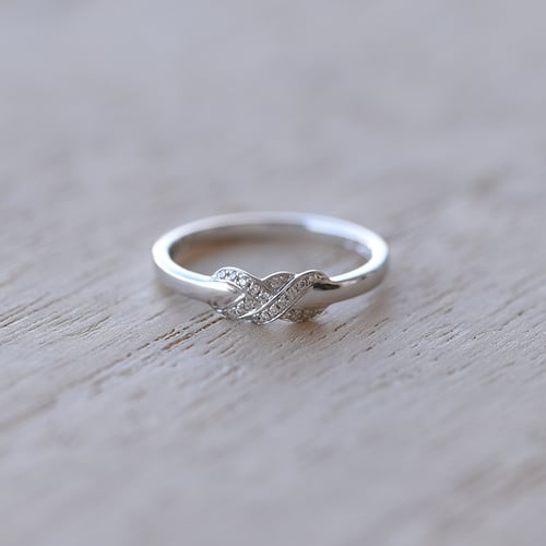 Zlatý romantický prsteň s diamantmi Swien