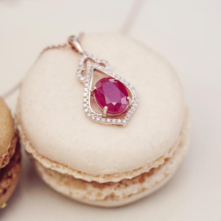 Náhrdelník s rubínom 12964