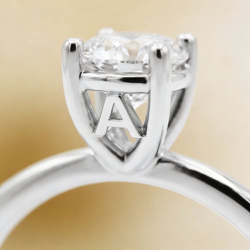 Zásnubný prsteň s výberom písmen a lab-grown diamantmi Frost