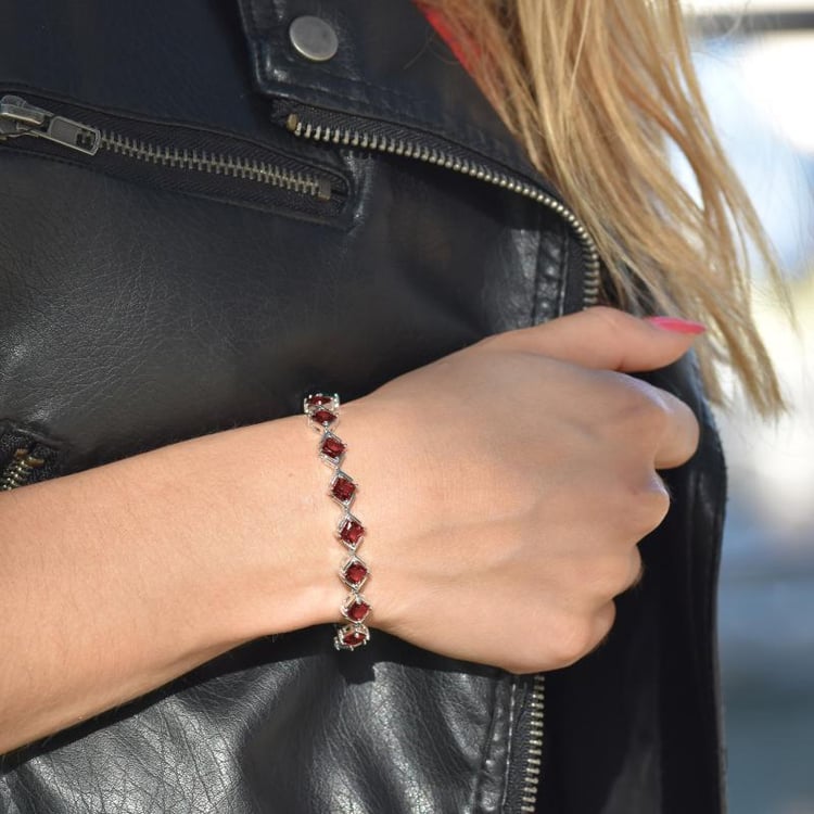 Strieborný náramok s princess granátmi 17334