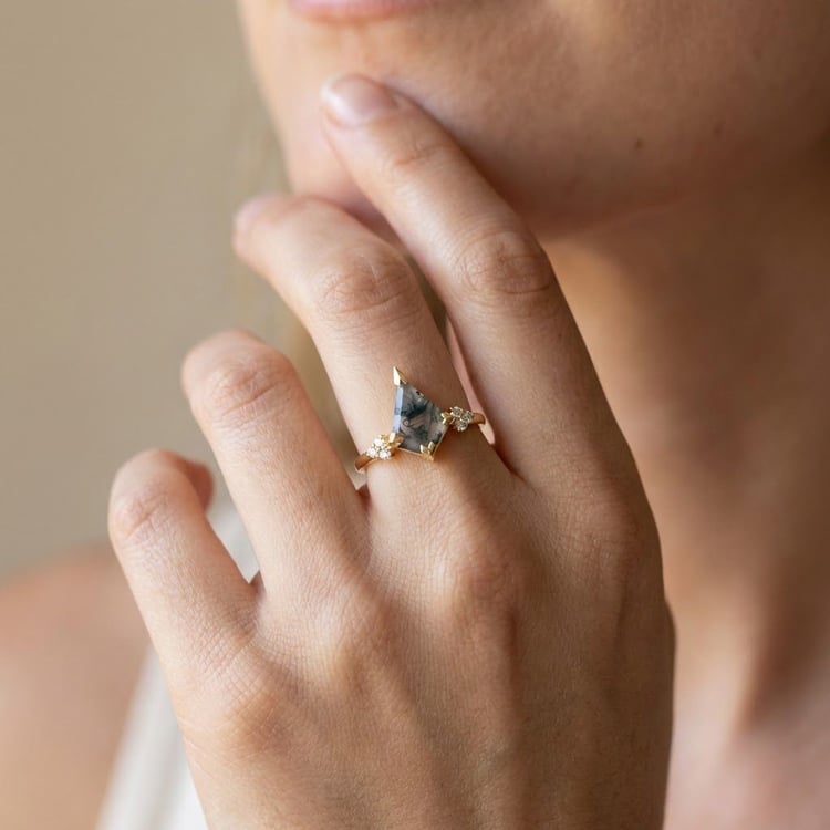 Jedinečný rozvodový prsteň s machovým achátom Floki 165104