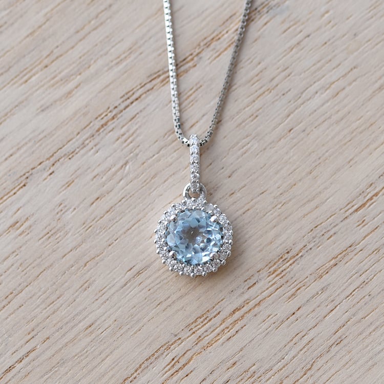 Strieborný halo náhrdelník s nebesky modrým topazom 60151