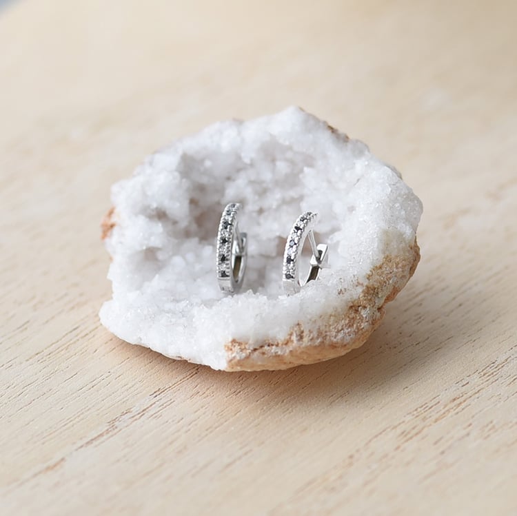 Kruhové náušnice s bielymi diamantmi 62944