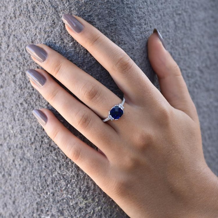 Zafír v zlatom prsteni s topásmi 34671