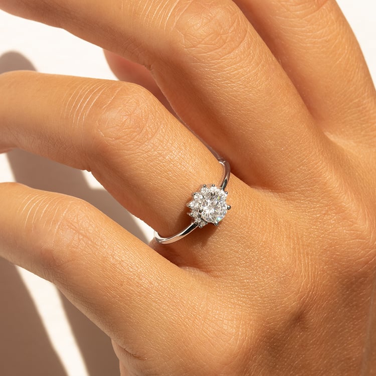 Half halo prsteň s lab-grown diamantmi Caio 139467