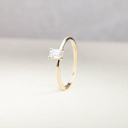 Zlatý zásnubný prsteň s 0.9ct certifikovaným emerald lab-grown diamantom Venus