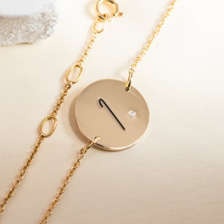 Zlatý náramok s diamantom a vygravírovaným písmenom Berul 150451