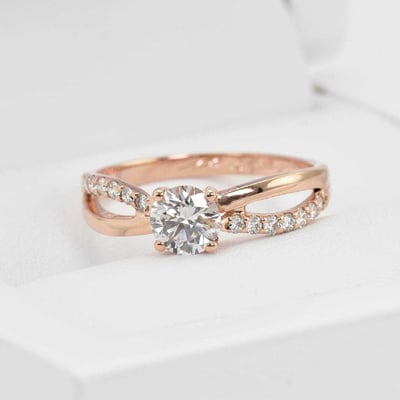 Zásnubný prsteň s diamantmi