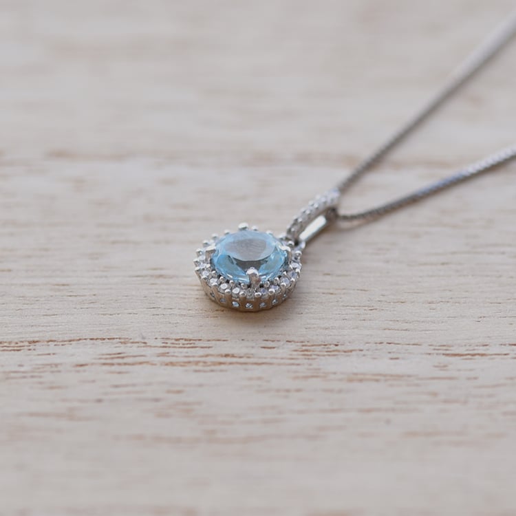 Náhrdelník s nebesky modrým topazom 60153