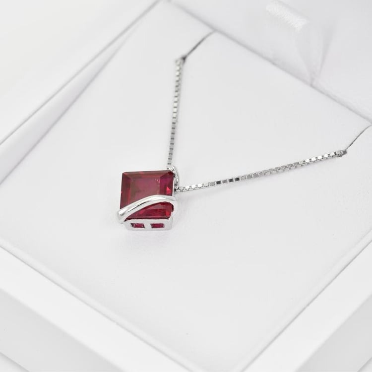Náhrdelník s rubínom 17481