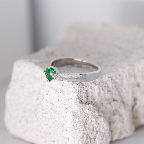 Zlatý prsteň s tsavorit granátom a diamantmi Sanely