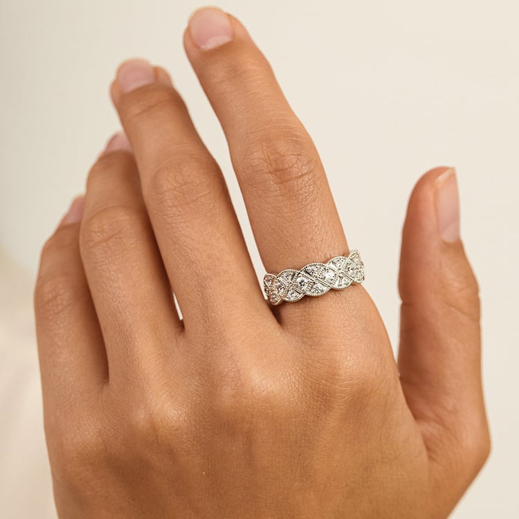 Zlatý zdobený prsteň s diamantmi Ruben 163096