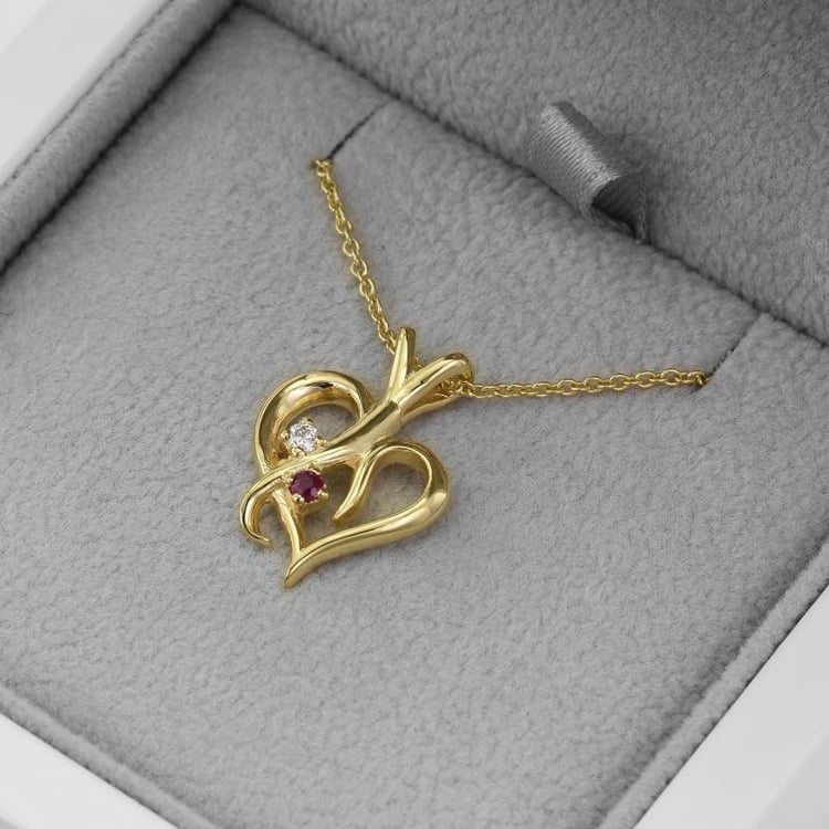 Strieborný prívesok v tvare srdca s rubínom a diamantom Elyzza 103314