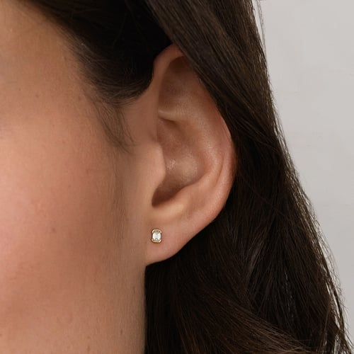Minimalistické zlaté napichovacie náušnice s emerald lab-grown diamantom Agata