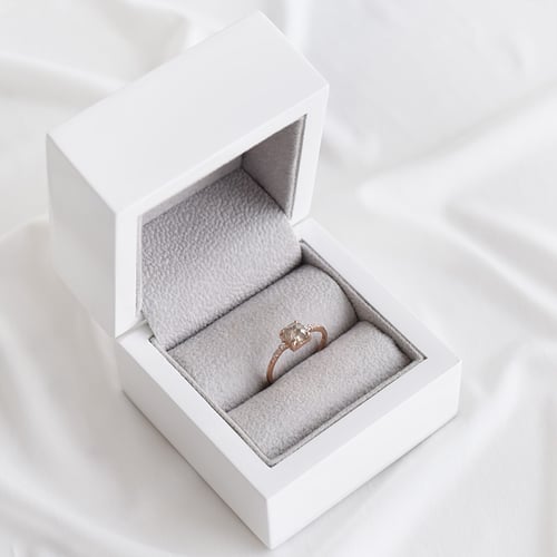 Jedinečný prsteň so salt and pepper diamantom Embla